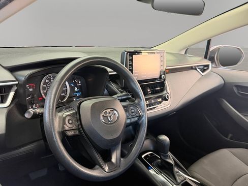 Used 2022 Toyota Corolla LE FWD image 15