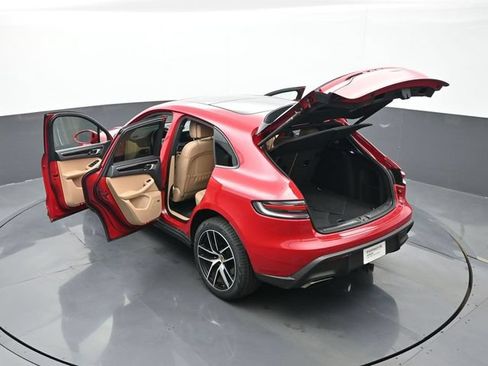 Certified 2023 Porsche Macan AWD/4WD image 28