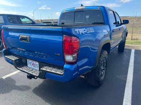 Used 2017 Toyota Tacoma TRD Off-Road image 8