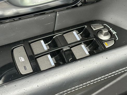 Used 2019 Land Rover Range Rover Evoque HSE Dynamic image 15