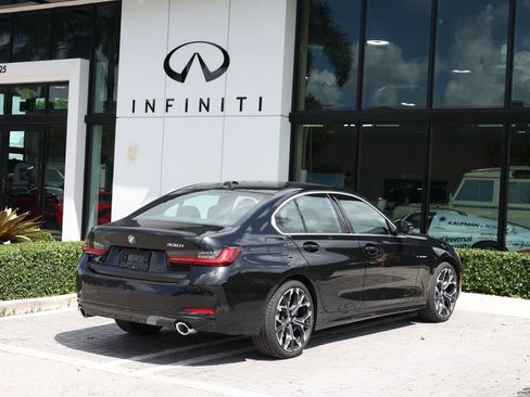 Used 2025 BMW 330i Sedan w/ Premium Package RWD image 4