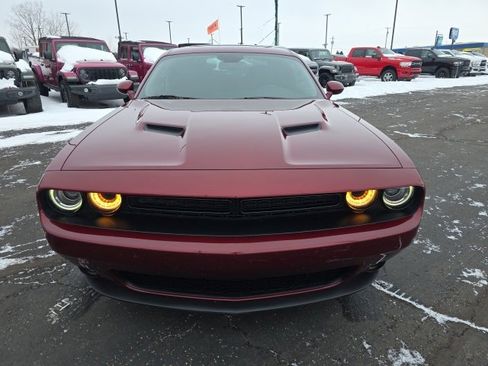 Used 2020 Dodge Challenger SXT w/ Blacktop Package image 9