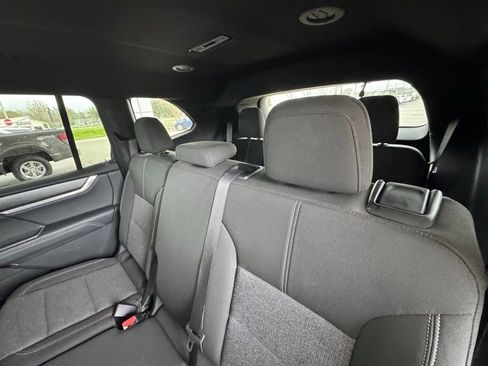 Used 2025 GMC Acadia Elevation image 21