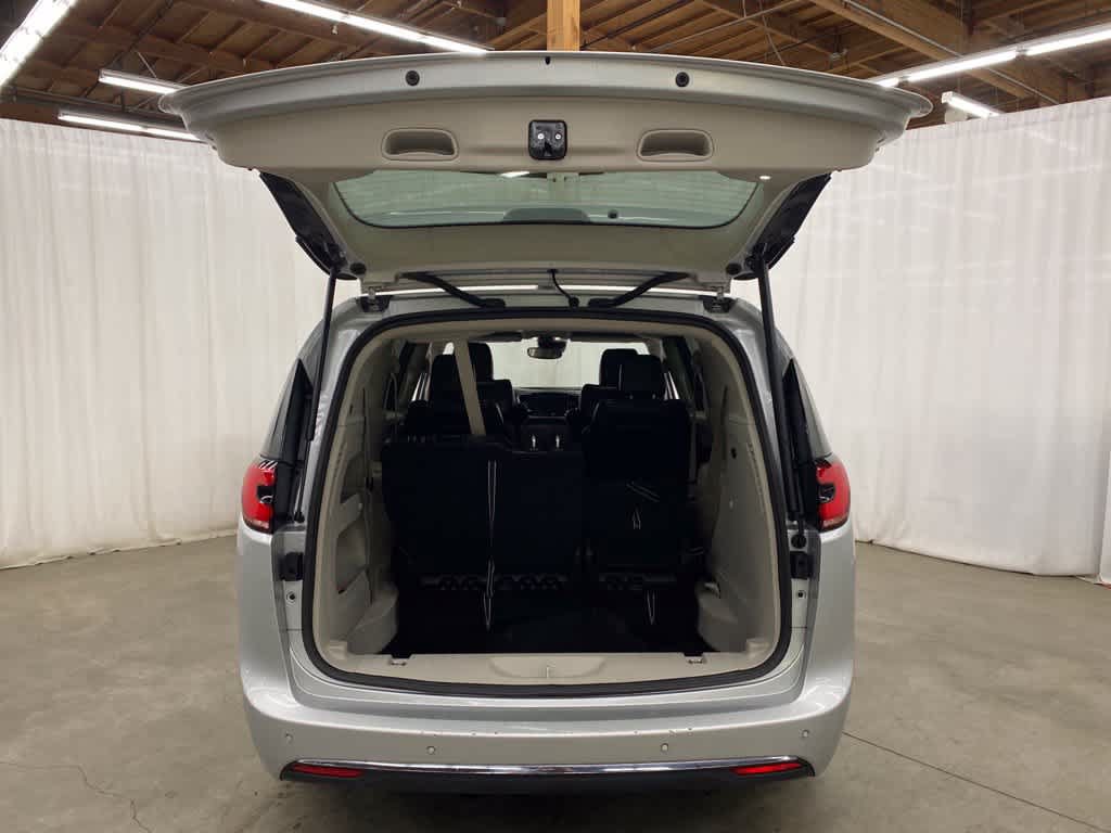 Used 2024 Chrysler Pacifica Touring-L FWD image 27