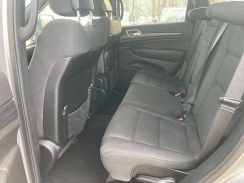 Used 2020 Jeep Grand Cherokee Laredo image 28