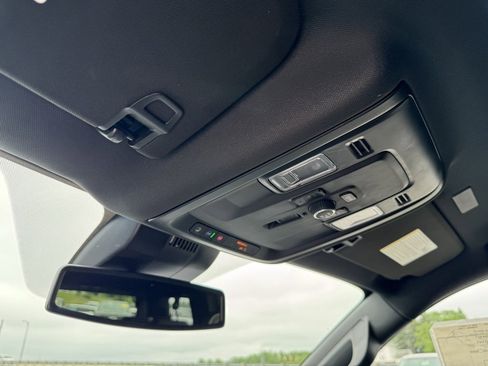 New 2025 Chevrolet Suburban Premier image 26