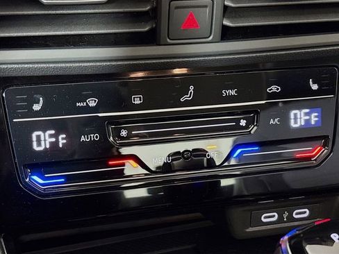 New 2026 Volkswagen Jetta SE FWD image 17