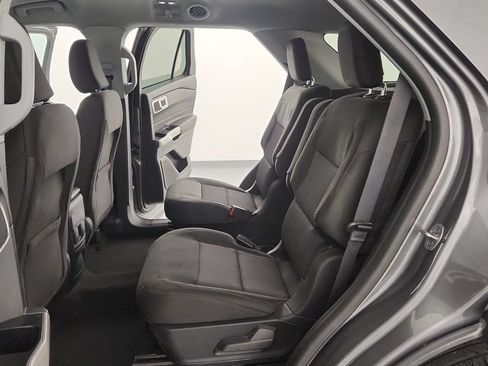 Certified 2024 Ford Explorer XLT AWD/4WD image 17