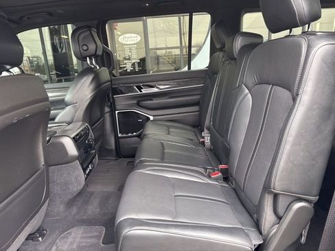 Used 2022 Jeep Wagoneer Series III w/ Premium Group I image 17