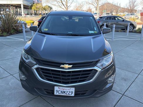Used 2018 Chevrolet Equinox LT image 3