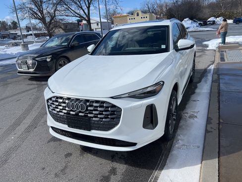 Used 2025 Audi Q5 Premium w/ Convenience Package image 50