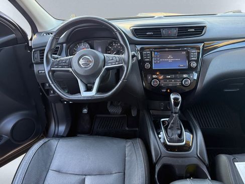 Used 2017 Nissan Rogue Sport SL image 6