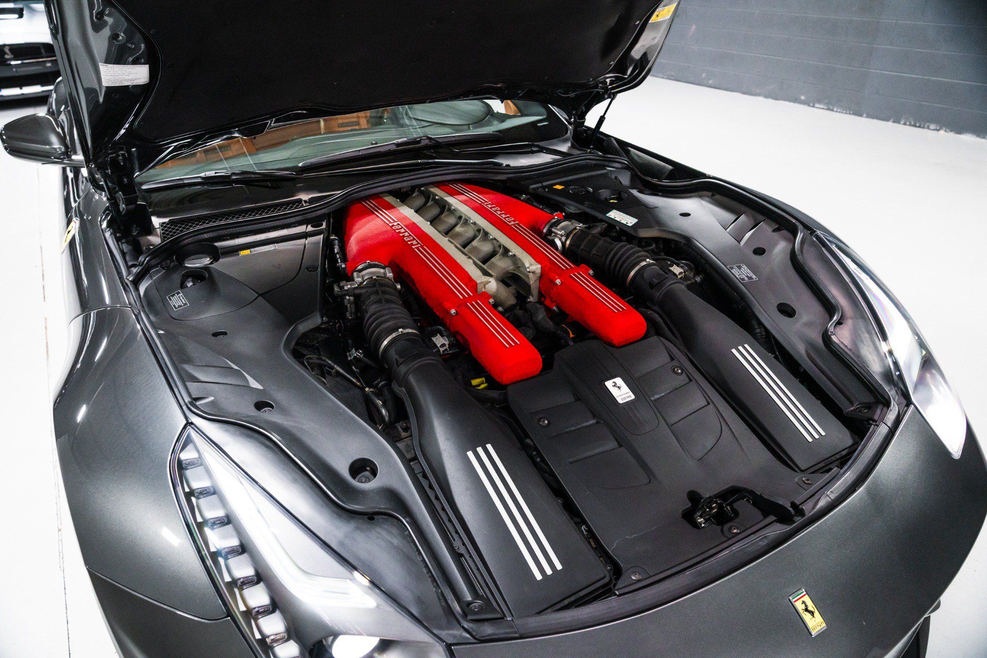 Used 2015 Ferrari F12 Berlinetta RWD image 32