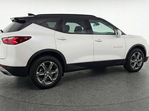 Used 2025 Chevrolet Blazer LT FWD image 9