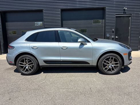 Certified 2025 Porsche Macan AWD/4WD image 9