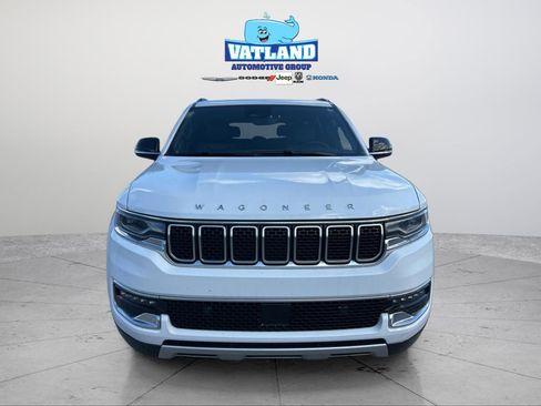 Certified 2024 Jeep Wagoneer L Series II w/ Flexible Seating Group image 8