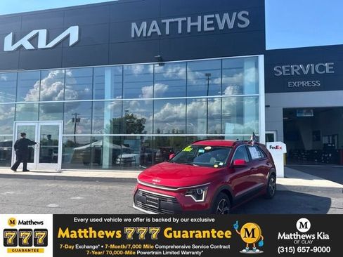Certified 2025 Kia Niro LX FWD image 1