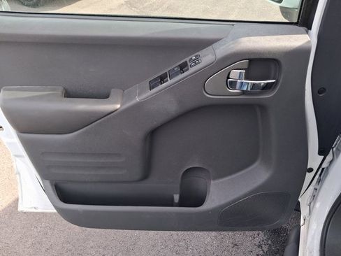 Used 2017 Nissan Frontier PRO-4X image 16