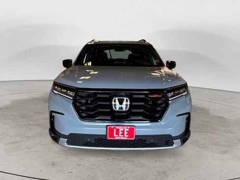 Used 2025 Honda Pilot TrailSport image 9