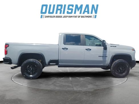 Used 2024 Chevrolet Silverado 2500 ZR2 w/ Technology Package AWD/4WD image 7
