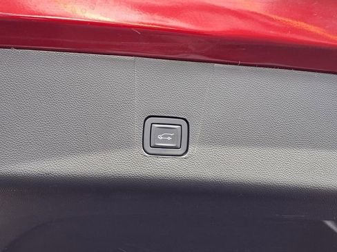 Used 2023 Chevrolet Traverse RS image 25