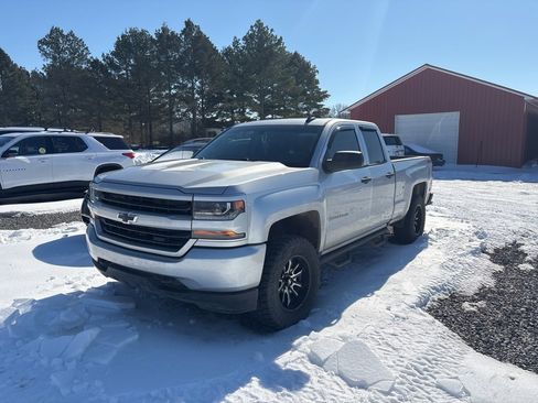 Used 2018 Chevrolet Silverado 1500 Custom w/ Custom Convenience Package image 9