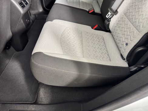 Used 2023 Chevrolet Equinox LT FWD image 25