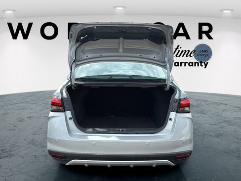 Used 2025 Nissan Versa SV FWD image 9