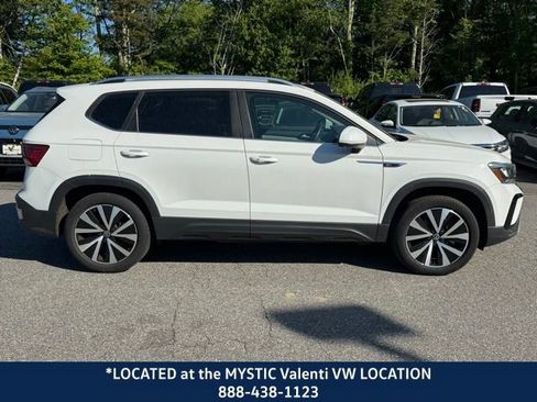 Used 2023 Volkswagen Taos SE w/ Panoramic Sunroof Package AWD/4WD image 4