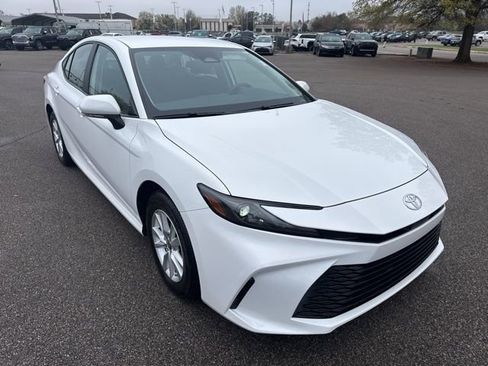 Used 2025 Toyota Camry LE image 7