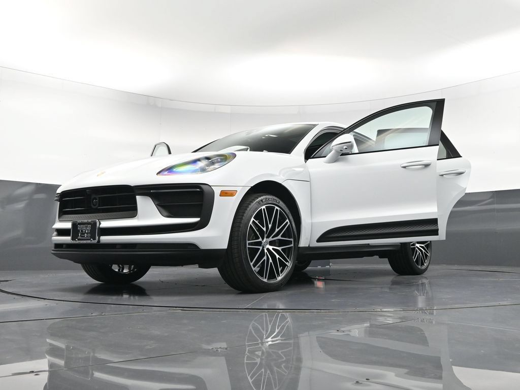 Certified 2026 Porsche Macan AWD/4WD image 37