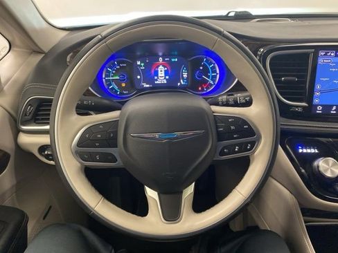 Used 2021 Chrysler Pacifica Limited w/ Uconnect Theater Family Group image 20