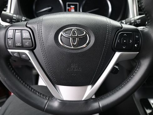 Used 2016 Toyota Highlander XLE AWD/4WD image 16