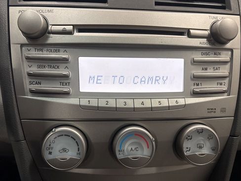 Used 2011 Toyota Camry LE image 21