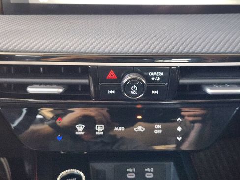 Used 2025 Nissan Kicks SR FWD image 21