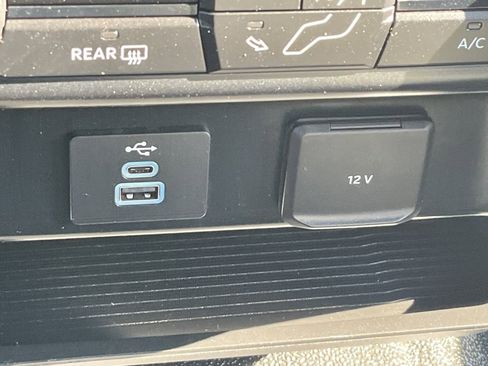 Used 2023 Ford F250 XLT w/ FX4 Off-Road Package image 12