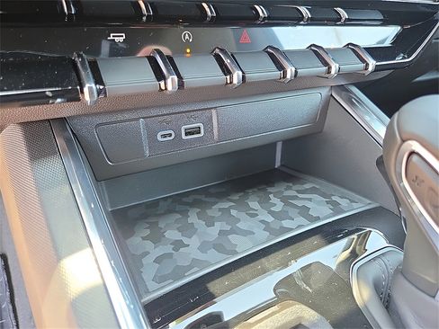 New 2026 GMC Canyon Elevation w/ Convenience Package image 17