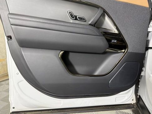 Used 2025 Land Rover Range Rover Sport Dynamic SE image 14