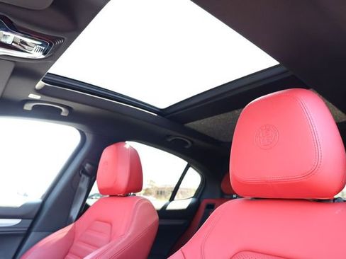 Used 2024 Alfa Romeo Stelvio Veloce image 23