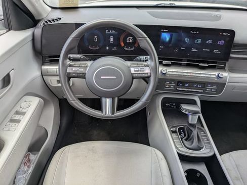 Used 2025 Hyundai Kona SEL AWD/4WD image 16