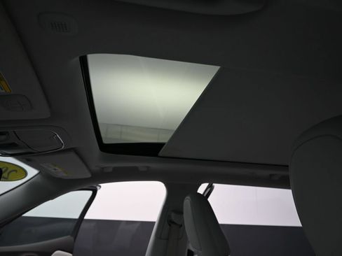 Used 2020 Jeep Cherokee Limited w/ Technology Group FWD image 12