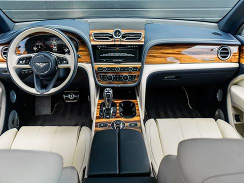 Used 2024 Bentley Bentayga Extended Wheelbase AWD/4WD image 4