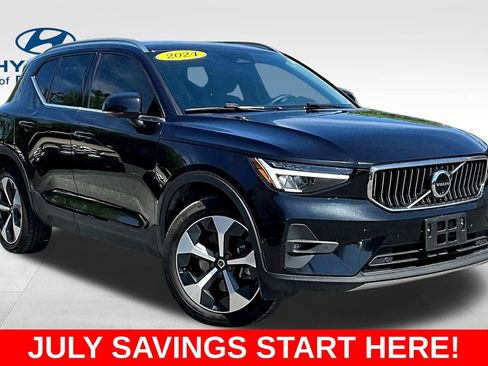Used 2024 Volvo XC40 B5 Plus AWD/4WD image 3