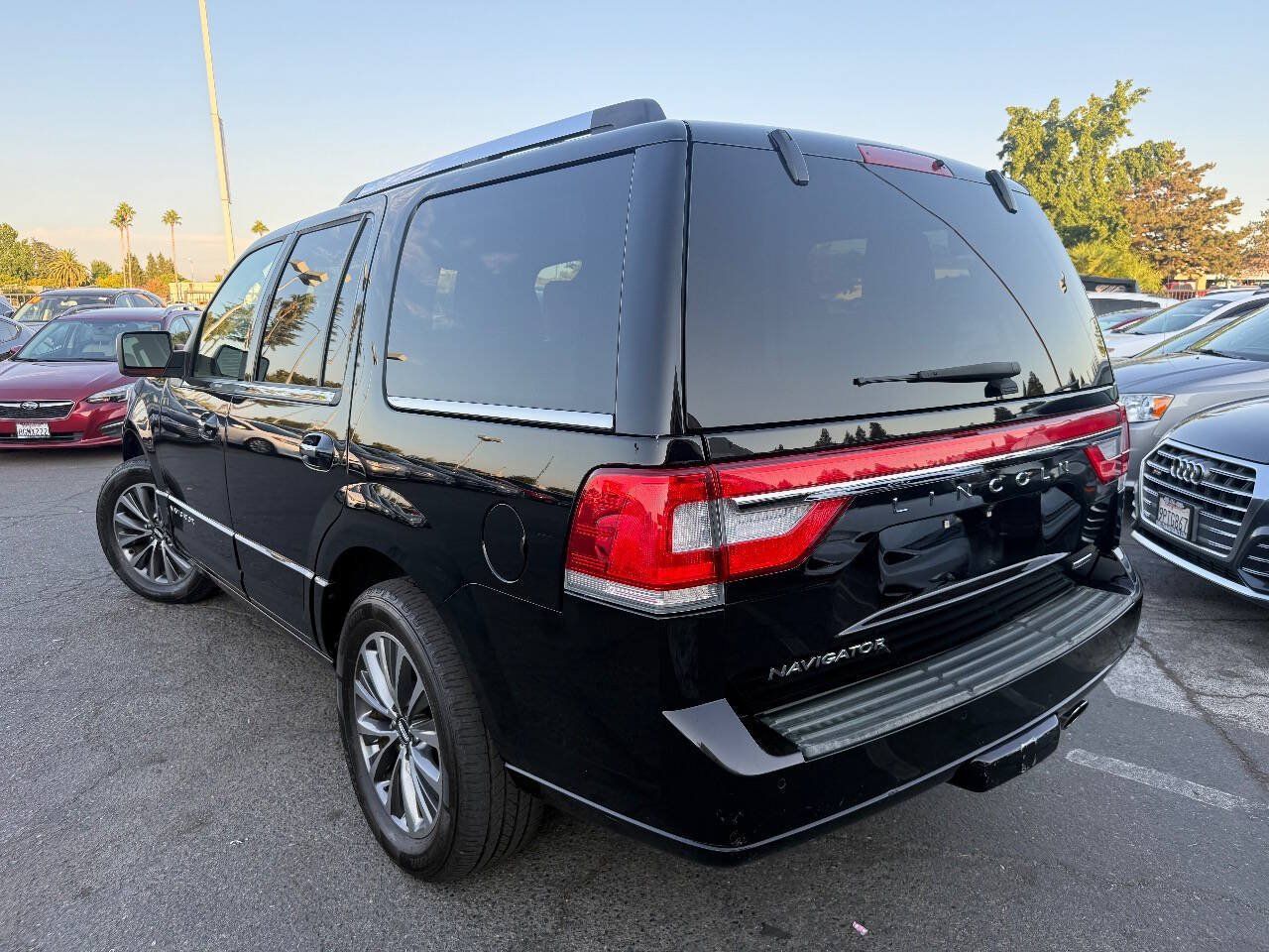 Used 2016 Lincoln Navigator Select AWD/4WD image 5