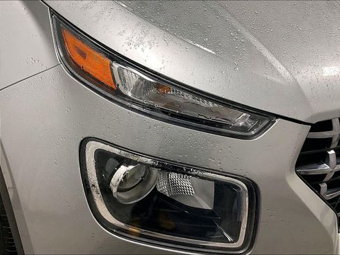 Used 2023 Hyundai Venue SEL image 33