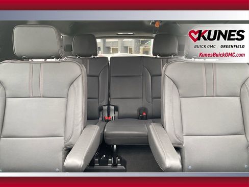 Used 2023 Chevrolet Suburban RST w/ Luxury Package image 32