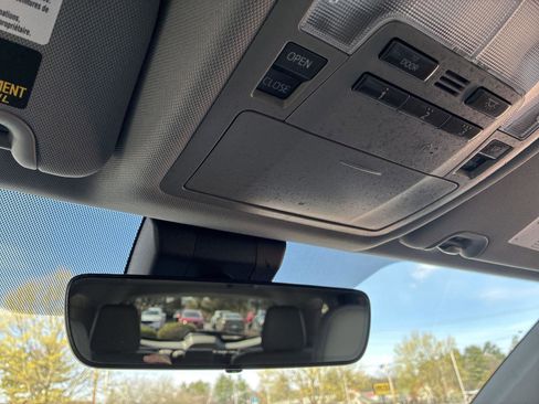 Used 2019 Toyota Highlander XLE image 29