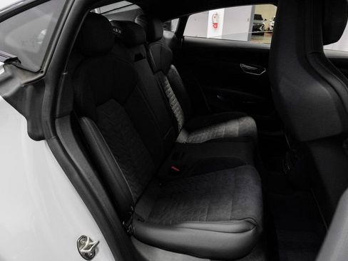 Used 2024 Audi e-tron GT Prestige image 36