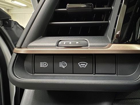 New 2025 Toyota Crown Signia image 38