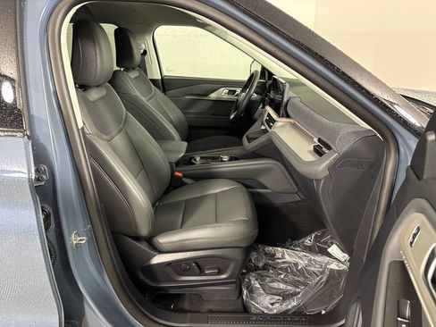 New 2026 Ford Explorer Active w/ Active Comfort Package RWD image 5